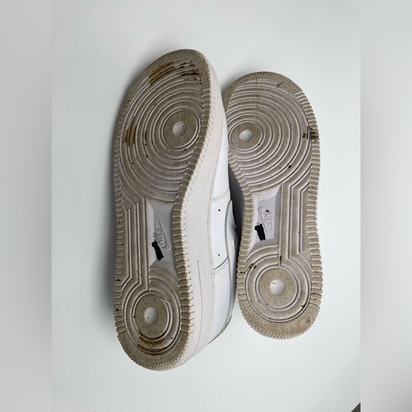 Nike Men's Air Force 1 White Sneakers - Picture 9 of 9